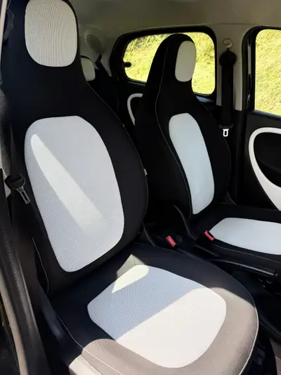 Smart ForFour 1.0 71 Passion — Citadine agile en excellent état, entretien à jour — Armaturenbrett