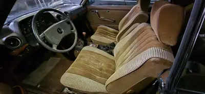 Mercedes-Benz 280 CE — Coupé sportif des années 70, moteur 2.7L fiable et performant — arrière