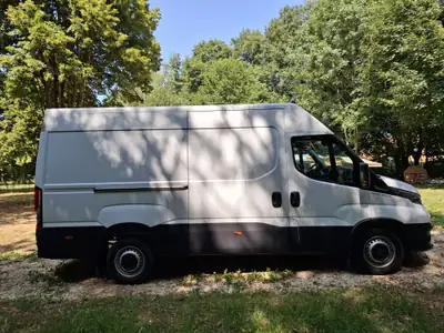 IVECO Daily 35 S 16 A8 V — Utilitaire diesel robuste, 29 500 km seulement — côté