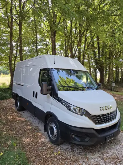 IVECO Daily 35 S 16 A8 V — Utilitaire diesel robuste, 29 500 km seulement — arrière