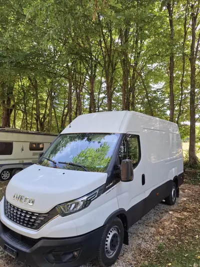 IVECO Daily 35 S 16 A8 V — Utilitaire diesel robuste, 29 500 km seulement — tableau de bord