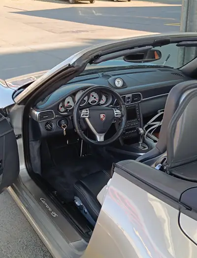Porsche 911 3.8 Carrera 4S — Cabriolet légendaire, traction intégrale, 139 800 km — vista posteriore