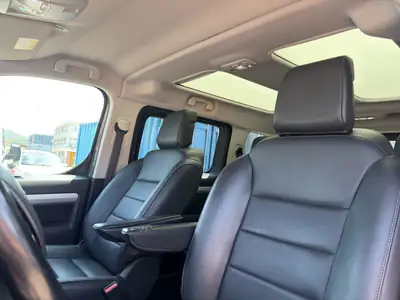 Citroën Spacetourer 2.0 BlueHDi Shine — Monospace 9 places, portes automatiques, version courte — Miniature 10