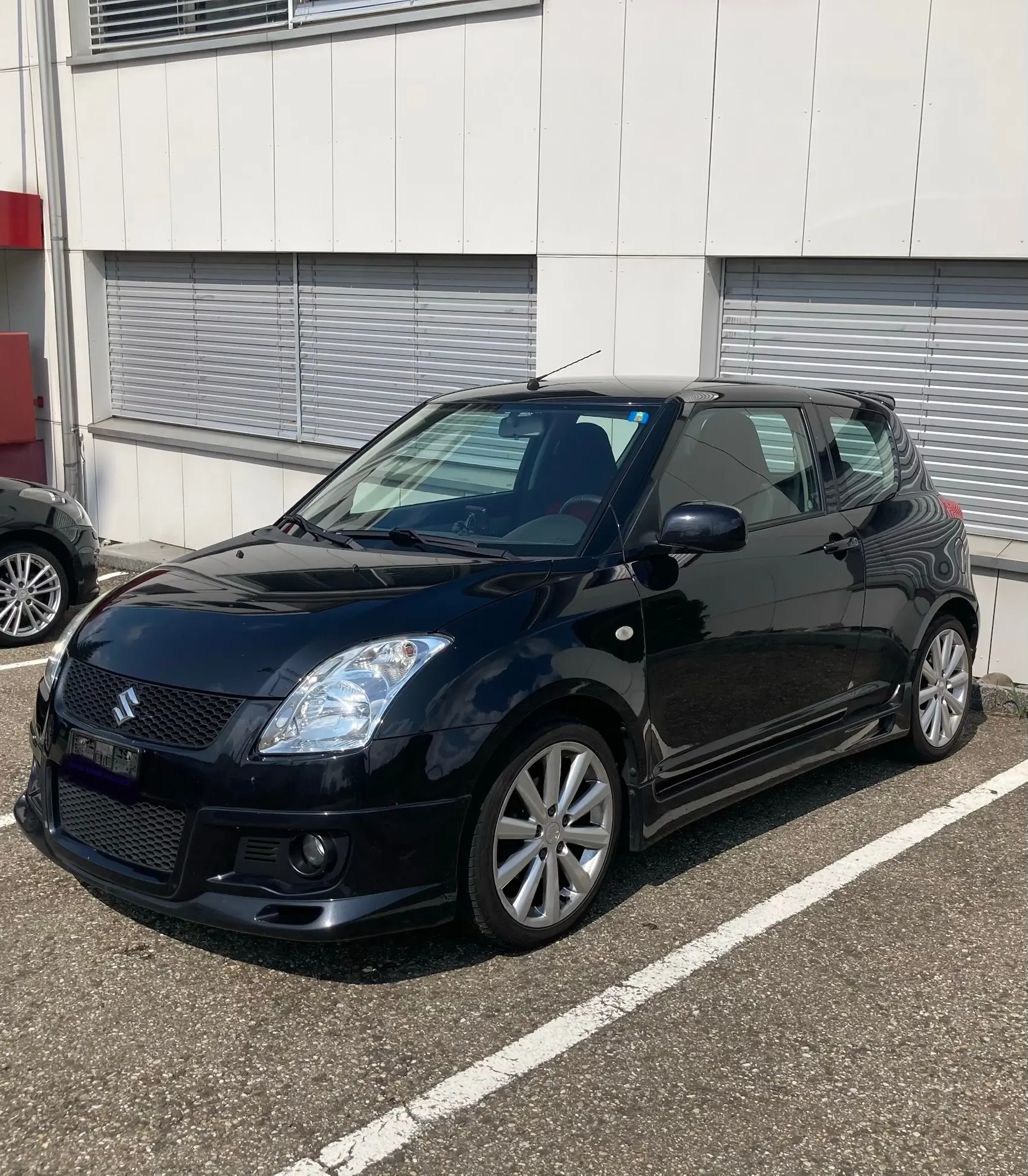 Suzuki Swift 1.6 Sport — Citadine dynamique, sans accident, 219'900 km — vue extérieure