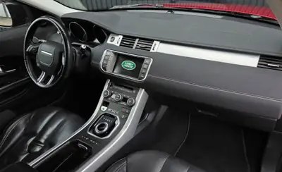 Land Rover Range Rover Evoque 2.2 SD4 — SUV compact premium, diesel performant et fiable — tableau de bord