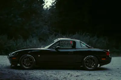 Mazda MX-5 1.8i Youngster — Cabriolet sportif iconique, moteur 140 ch fiable — Heckansicht