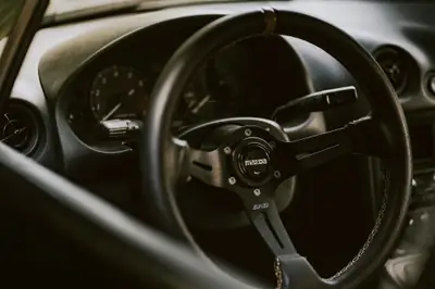 Mazda MX-5 1.8i Youngster — Cabriolet sportif iconique, moteur 140 ch fiable — Seitenansicht