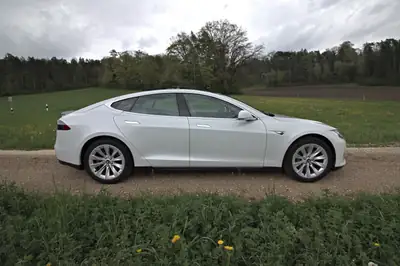 Tesla Model S 85 Performance — Berline électrique premium, batterie neuve, Supercharging illimité — fianco