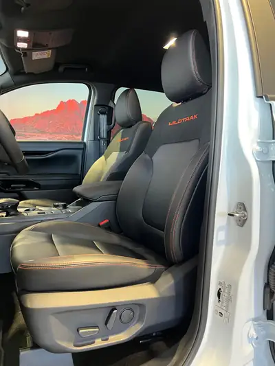 Ford Ranger Wildtrak 3.0 Eco Blue e-4WD — Pickup premium neuf, 4x4 intelligent et motorisation écologique — Miniatura 9