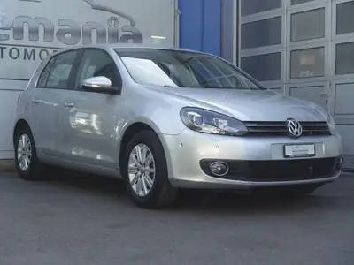 VW Golf 1.4 TSI Team DSG — Compacte fiable, consommation maîtrisée — vista esterna