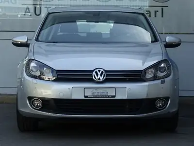 VW Golf 1.4 TSI Team DSG — Compacte fiable, consommation maîtrisée — vista posteriore