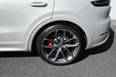 Porsche Cayenne GTS Coupé Cashmere Beige — SUV sportif 460 ch, pack carbone premium — Miniature 8