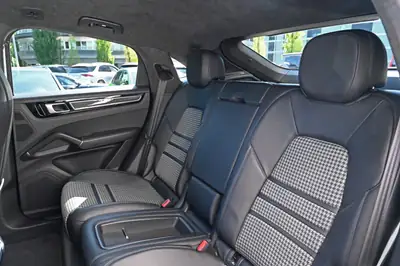 Porsche Cayenne GTS Coupé Cashmere Beige — SUV sportif 460 ch, pack carbone premium — Miniature 20