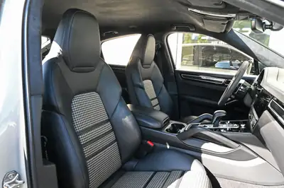 Porsche Cayenne GTS Coupé Cashmere Beige — SUV sportif 460 ch, pack carbone premium — Miniature 23