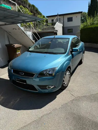 Ford Focus 2.0i 16V Cabriolet — Découvrable essence, design 2007 préservé — Seitenansicht