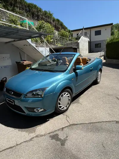 Ford Focus 2.0i 16V Cabriolet — Découvrable essence, design 2007 préservé — Außenansicht