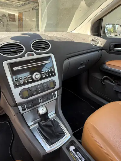 Ford Focus 2.0i 16V Cabriolet — Découvrable essence, design 2007 préservé — Miniatur 7