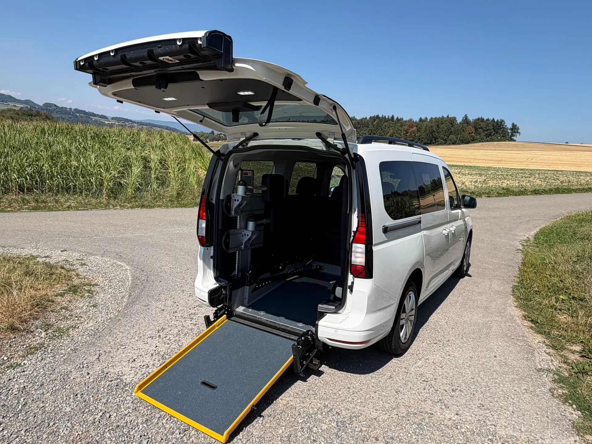 VW Caddy 1.5 TSI Liberty DSG Maxi — Utilitaire polyvalent, très faible kilométrage — Außenansicht