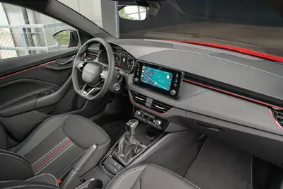 Skoda Scala 1.5 TSI Monte Carlo DSG — Berline dynamique, essence turbo, garantie 5 ans — Miniature 13