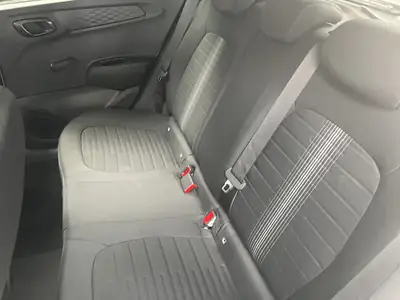 Hyundai i10 1.2 Amplia Aut. — Citadine maligne, quasi neuve et ultra-compacte — Miniature 10
