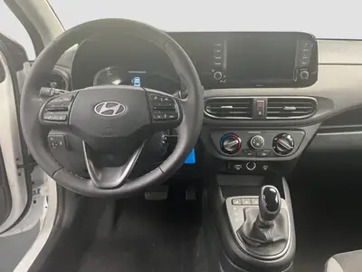 Hyundai i10 1.2 Amplia Aut. — Citadine maligne, quasi neuve et ultra-compacte — Miniature 11