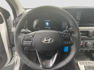 Hyundai i10 1.2 Amplia Aut. — Citadine maligne, quasi neuve et ultra-compacte — Miniature 13