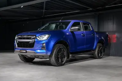 Isuzu D-MAX SpaceCab 4x4 — Pick-up robuste avec attelage 3.5T et service frais — Innenraum