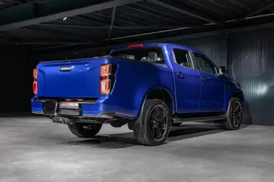 Isuzu D-MAX SpaceCab 4x4 — Pick-up robuste avec attelage 3.5T et service frais — Miniatur 7