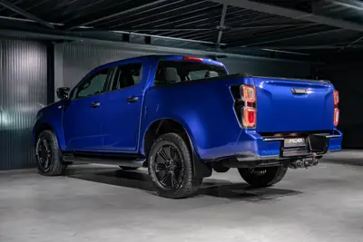 Isuzu D-MAX SpaceCab 4x4 — Pick-up robuste avec attelage 3.5T et service frais — Miniatur 8