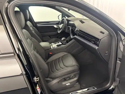 VW Touareg 3.0 TDI R-Line 2025 — SUV premium diesel, direction intégrale et attelage — Miniature 9