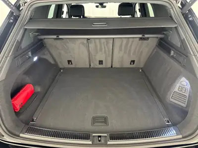 VW Touareg 3.0 TDI R-Line 2025 — SUV premium diesel, direction intégrale et attelage — Miniature 8
