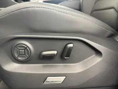 VW Touareg 3.0 TDI R-Line 2025 — SUV premium diesel, direction intégrale et attelage — Miniature 11