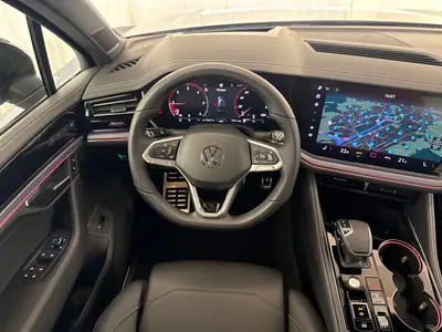 VW Touareg 3.0 TDI R-Line 2025 — SUV premium diesel, direction intégrale et attelage — Miniature 12
