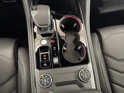 VW Touareg 3.0 TDI R-Line 2025 — SUV premium diesel, direction intégrale et attelage — Miniature 14