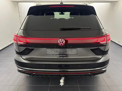 VW Touareg 3.0 TDI R-Line 2025 — SUV premium diesel, direction intégrale et attelage — Miniature 17