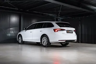 Skoda Octavia Combi 1.5 TSI mHEV — Motorisation hybride légère, neuf avec garantie constructeur — Miniature 9