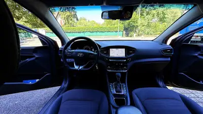 Hyundai Ioniq 1.6 GDi HEV — Hybride écologique, consommation ultra-basse — Miniature 8