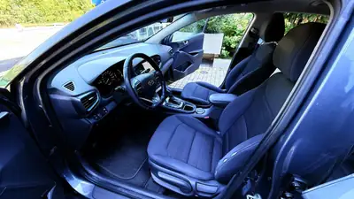 Hyundai Ioniq 1.6 GDi HEV — Hybride écologique, consommation ultra-basse — Miniature 9