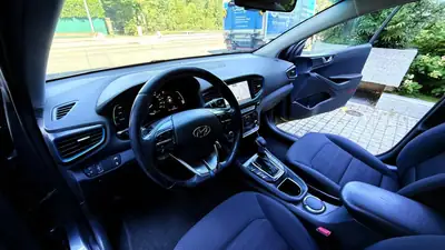 Hyundai Ioniq 1.6 GDi HEV — Hybride écologique, consommation ultra-basse — Miniature 10