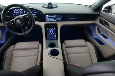 Porsche Taycan CrossTurismo Turbo 104 kWh — SUV électrique haute performance, 8500 km seulement — Miniature 13