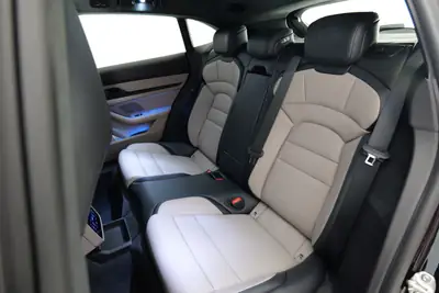 Porsche Taycan CrossTurismo Turbo 104 kWh — SUV électrique haute performance, 8500 km seulement — Miniature 14