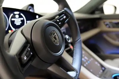 Porsche Taycan CrossTurismo Turbo 104 kWh — SUV électrique haute performance, 8500 km seulement — Miniature 16