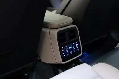 Porsche Taycan CrossTurismo Turbo 104 kWh — SUV électrique haute performance, 8500 km seulement — Miniature 19