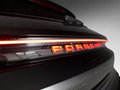 Porsche Taycan CrossTurismo Turbo 104 kWh — SUV électrique haute performance, 8500 km seulement — Miniature 26