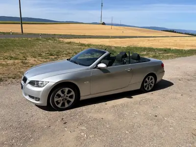BMW 325i Cabriolet 3.0 — Découvrable élégant, moteur 218 ch et MFK valide — interni