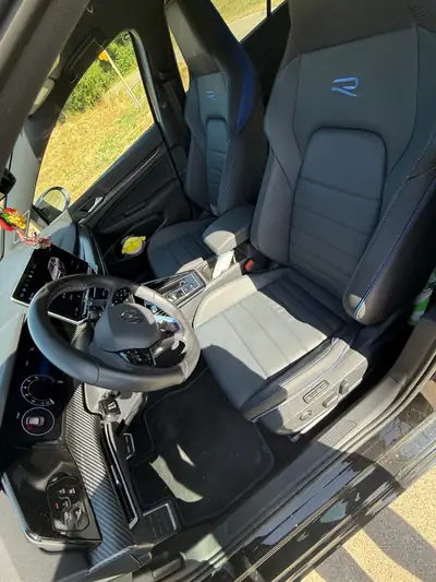 Volkswagen Golf 8 R Estate — 333 ch, 4Motion intégrale, finition Black Edition — Heckansicht