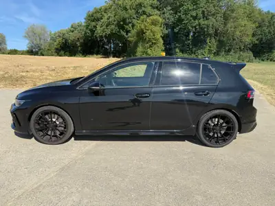 Volkswagen Golf 8 R Estate — 333 ch, 4Motion intégrale, finition Black Edition — Innenraum