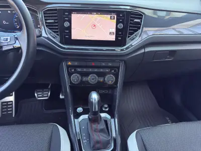 VW T-Roc 1.5 TSI EVO Sport DSG — SUV urbain dynamique, entretien suivi — tableau de bord