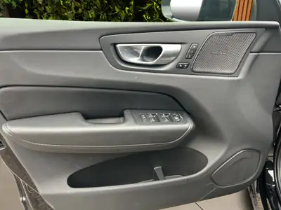 Volvo XC60 2.0 T6 TE Xcentric eAWD — Hybride rechargeable premium, 38'000 km seulement — Miniature 16