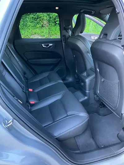 Volvo XC60 2.0 T6 R-Design eAWD — SUV hybride rechargeable, 75 700 km, design premium — Miniatura 17